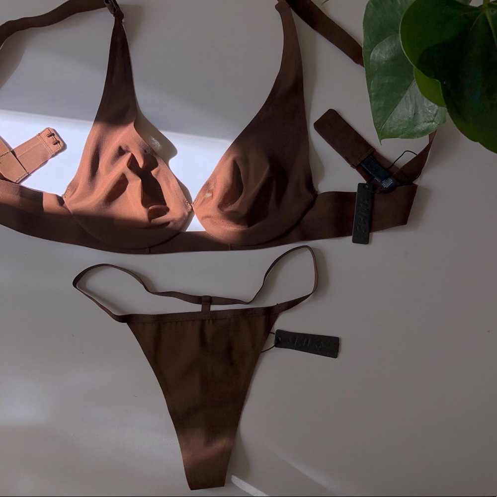 Skims bra 32a and xs thong brand new